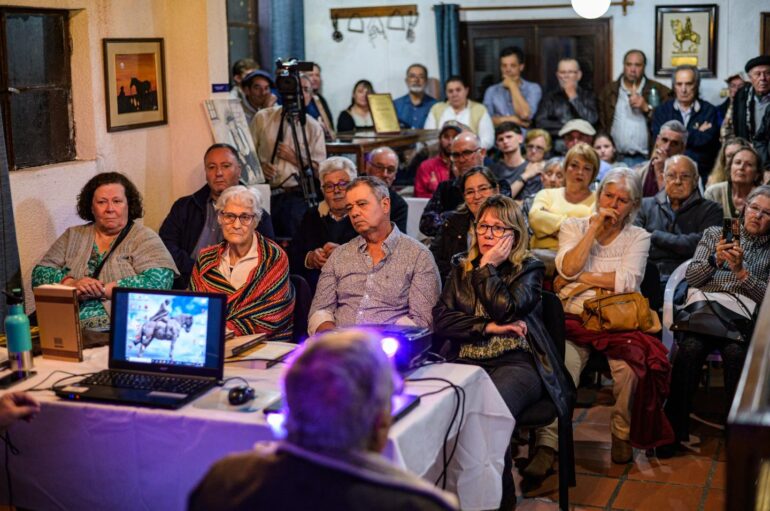 Durante la presentación del libro en el Museo Wenceslao Varela de San José.