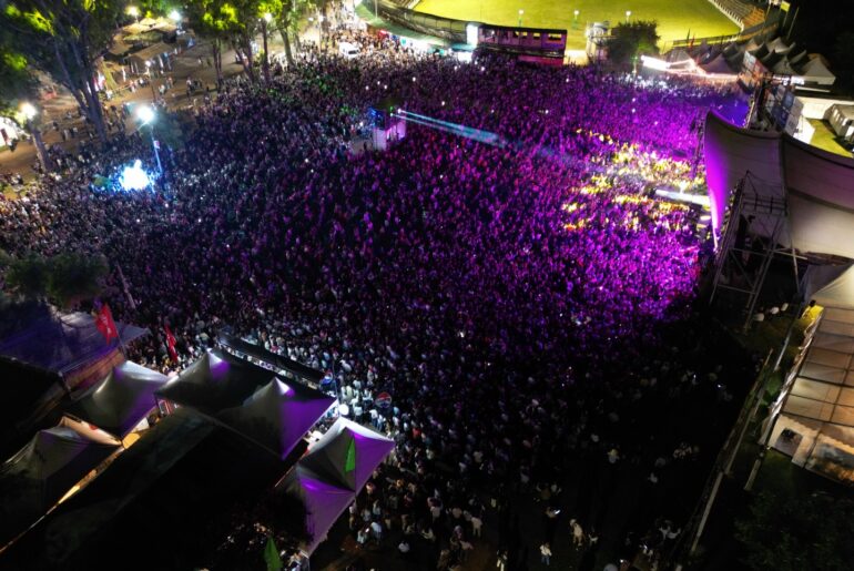 Multitudinaria convocatoria de público en la Fiesta de la Patria Gaucha 2026 desde el primer día de la fiesta.