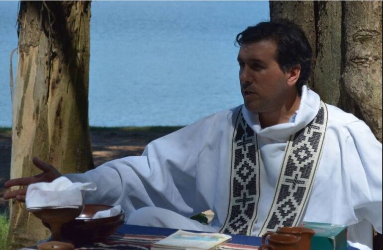 Adrian "Cholo" Garcia y la celebración de la Semana Santa en el interior profundo.