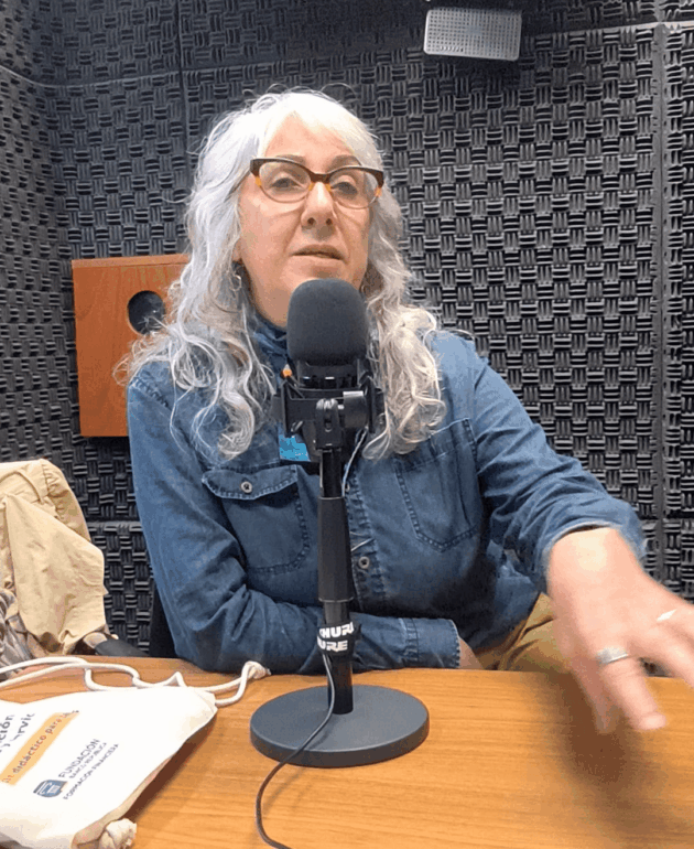 Carolina Saravia, integrante de la biblioteca de Fundación BROU.