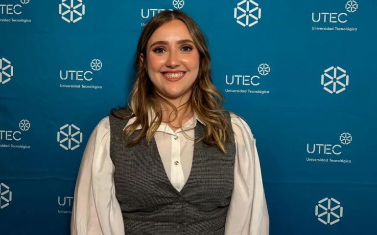 Martina Bach, primera mujer en egresar como ingeniera biomédica.